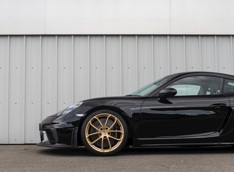 Porsche 718 Cayman GT4 27