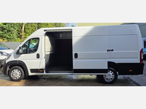 Peugeot Boxer 2.2 BlueHDi 435 Professional Panel Van 5dr Diesel Manual L4 H2 Euro 6 (s/s) 21