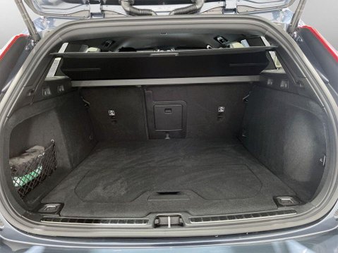 Volvo V60 2.0 B4 MHEV Plus Estate 5dr Petrol Hybrid DCT Auto Euro 6 (s/s) (197 ps) Cr 21