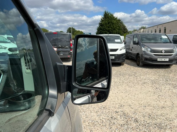 Ford Transit Custom SWB L1H1 Low Roof Limited 300 Air Con Alloys Sensors EURO 6 NO VAT 17