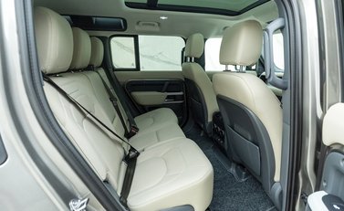 Land Rover Defender 110 XS Edition P400 15