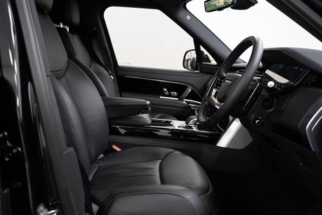 Land Rover Range Rover 3.0 D300 MHEV HSE SUV 5dr Diesel Auto 4WD Euro 6 (s/s) (300 ps) 4