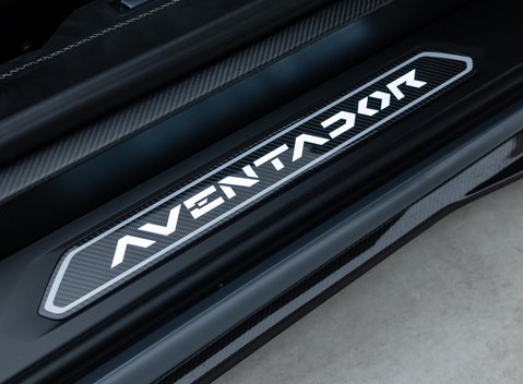 Lamborghini Aventador SVJ LP 770-4 ROADSTER 26