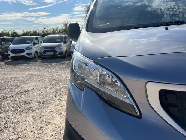 Peugeot Expert MWB L2H1 Bluehdi Professional 120 ps Twin Side Door EURO 6 21