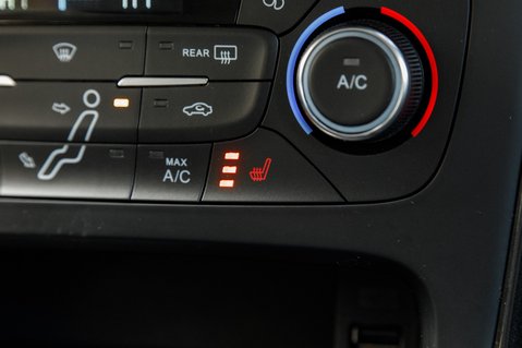 Ford Focus TITANIUM X 35