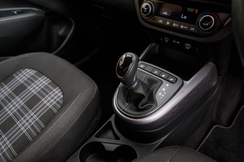 Hyundai i10 PREMIUM 38