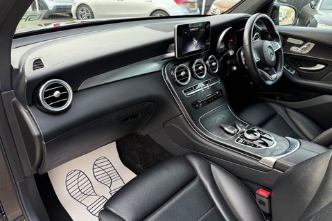 Mercedes-Benz GLC GLC 220 D 4MATIC AMG LINE PREMIUM - TWO OWNERS - PANORAMIC SUNROOF 22