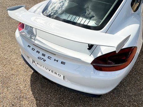 Porsche Cayman GT4 33