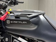 Husqvarna Svartpilen 125 2022 ONLY 6K MODERN CLASSIC FEEL 15BHP MOT OCTOBER 2027 30