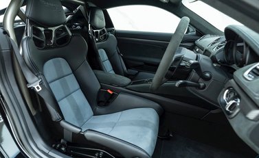 Porsche Cayman GT4 RS (718) 10