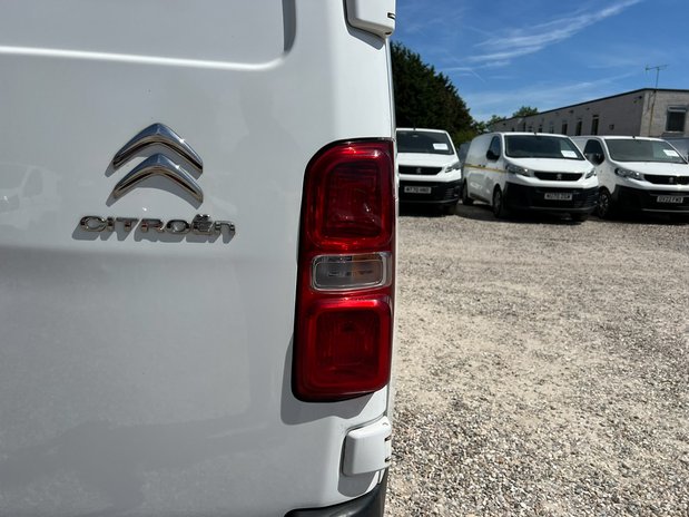 Citroen Dispatch MWB L2H1 Low Roof Enterprise 3100 Air Con Nav Sens 25