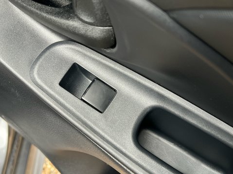 Toyota Yaris EXCEL FHEV 37