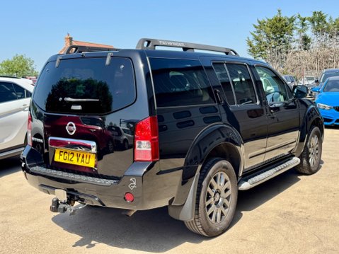 Nissan Pathfinder 2.5 dCi Tekna 4WD Euro 5 5dr 8