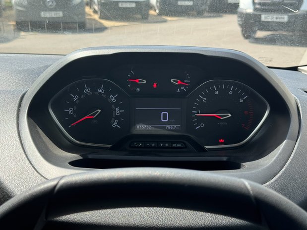 Peugeot Partner SWB L1H1 Low Roof Professional Air Con EURO 6 16