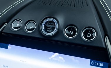 Aston Martin DBX 707 23