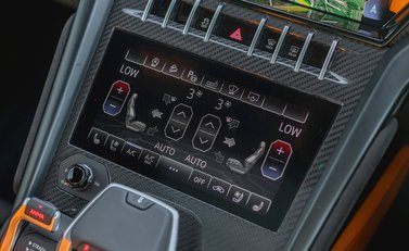 Lamborghini Urus Pearl Capsule 21