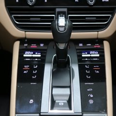 Porsche Macan PDK - Panoramic Roof / RS Spyder Alloys - Full Porsche Service History 3