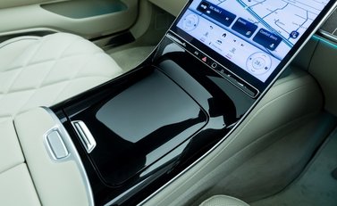 Mercedes-Benz S Class S580 Maybach First Class 36