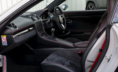 Porsche 718 Cayman GTS 14