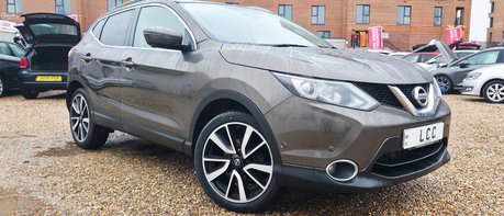 Nissan Qashqai 1.2 TEKNA DIG-T FULL HISTORY! 360 CAMERA.. SAT NAV ! GLASS ROOF 1
