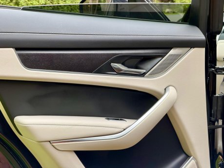 Jaguar F-Pace R-DYNAMIC HSE BLACK 90TH ANNIVERSARY EDITION 35