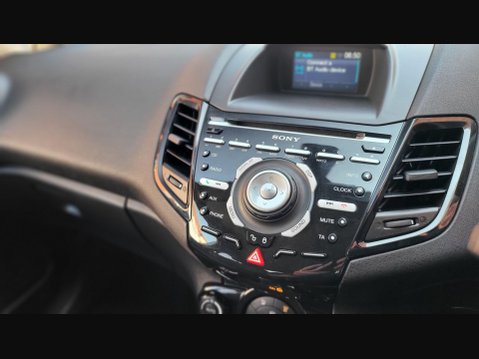 Ford Fiesta TITANIUM 23