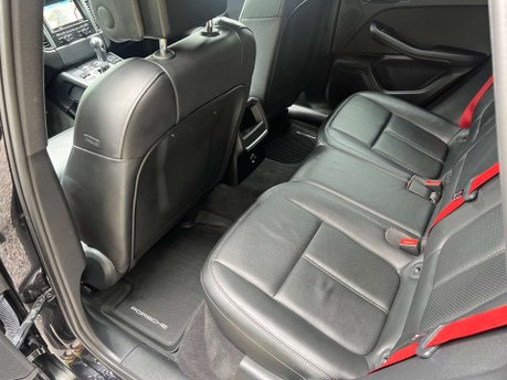 Porsche Macan 3.0 Macan S Semi-Auto 4WD 5dr 41