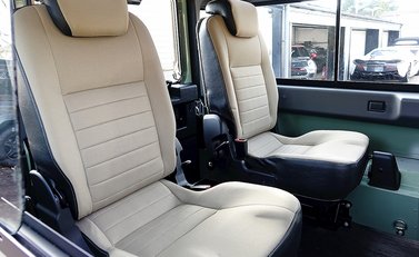 Land Rover 90 Heritage 6