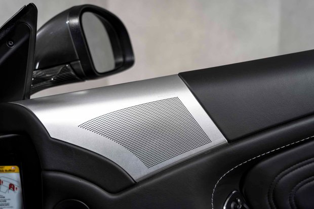 Aston Martin DBS V12 VOLANTE. FULL ASH. CARBON EXT. CERAMIC BRAKES. BANG & OLUFSEN. 5
