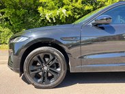 Jaguar F-Pace 2.0 D200 MHEV R-Dynamic HSE Black Auto AWD Euro 6 (s/s) 5dr 52