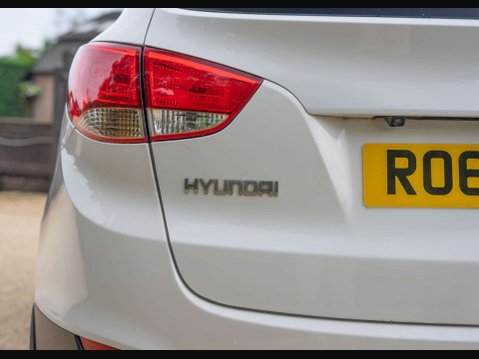 Hyundai ix35 2.0 ix35 Premium 4WD CRDI Auto 4WD 5dr 20