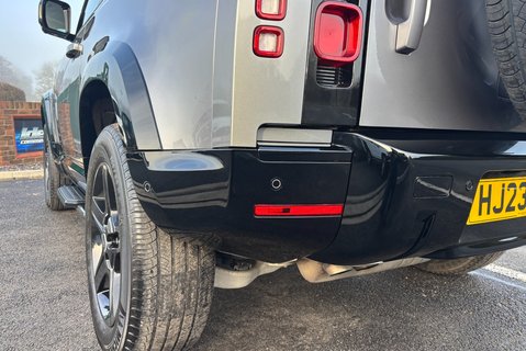 Land Rover Defender 90 D250 Hard Top SE MHEV 23