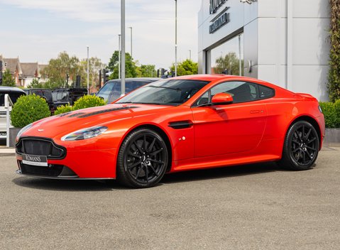 Aston Martin V12 Vantage S 2