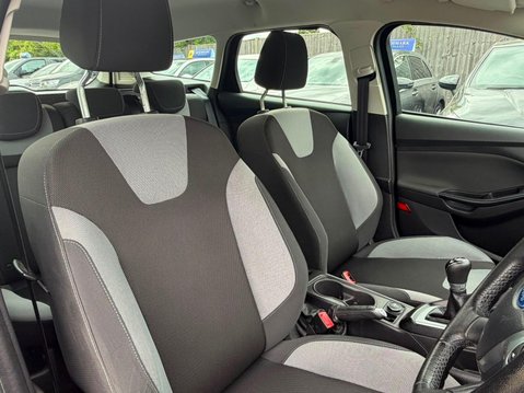 Ford Focus 1.0T EcoBoost Zetec Euro 5 (s/s) 5dr 15