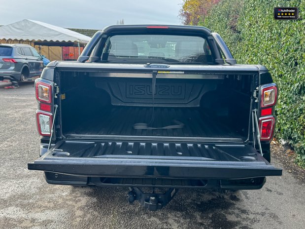 Isuzu D-Max V-Cross [SOLD MT] AUTO | 1.9LT | AC | Sensors | Camera | Tow Bar| 8