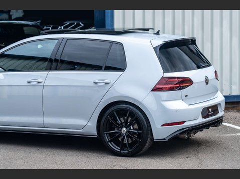 Volkswagen Golf 2.0 Golf R TSi Semi-Auto 4WD 5dr 25