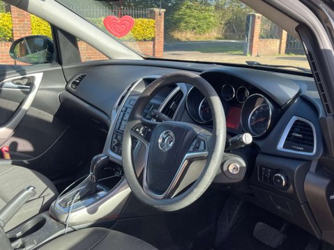 Vauxhall Astra 1.6 Astra Exclusive Auto 5dr 2