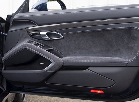 Porsche 911 Targa 4 GTS (991.2) 22