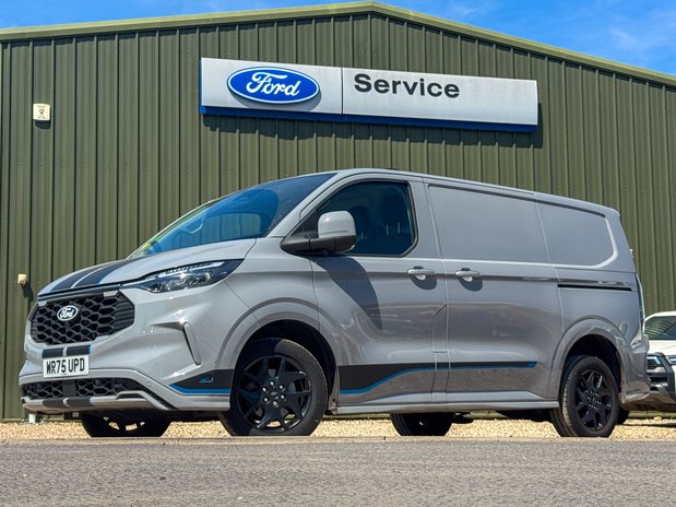 Ford Transit Custom SWB L1H1 (SOLD CM) Low Roof Sport 320 Air Con Alloys Sensors Cam EURO 6 1