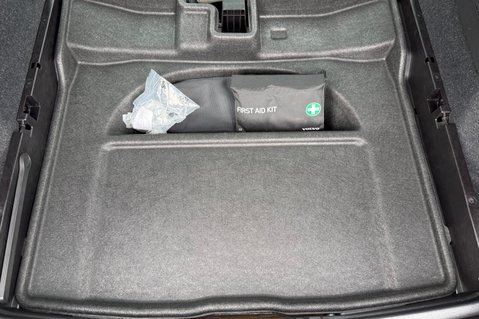 Volvo XC40 B4 INSCRIPTION MHEV 60
