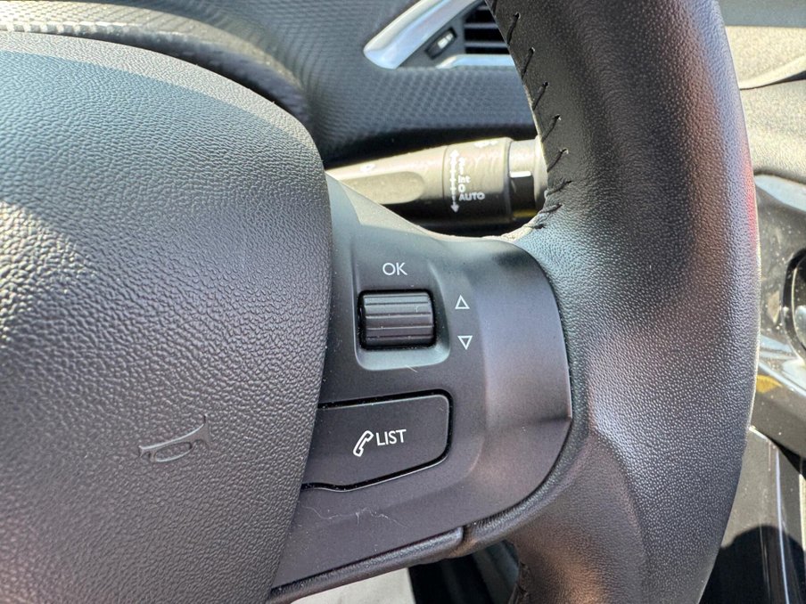 2018 Peugeot 208 — image 17