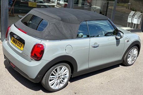 Mini Convertible Cooper 1.5 Petrol Manual Chili + PARKING ASSISTANT + VISIBILITY PACK 14