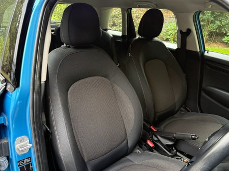 Mini Hatch COOPER D 3