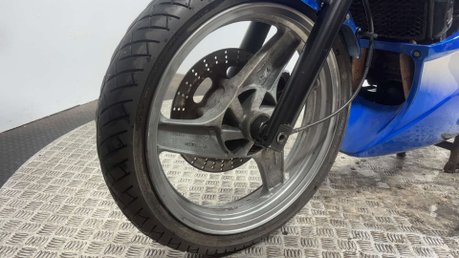 Kawasaki GPZ 2000 ONLY 20K CLEAN PROJECT BIKE SPARES OR REPAIR 500CC 25