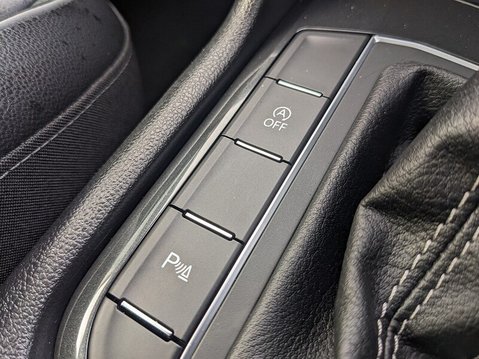 Volkswagen Tiguan R-LINE TDI BMT 4MOTION DSG 37