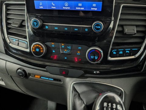 Ford Transit Custom 300 LIMITED DCIV ECOBLUE 11