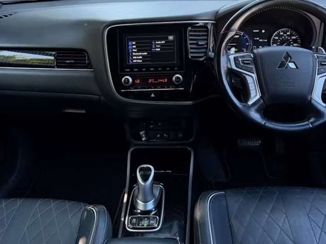 Mitsubishi Outlander 2.4h TwinMotor 13.8kWh Exceed SUV 5dr Petrol Plug-in Hybrid CVT 4WD Euro 6  7