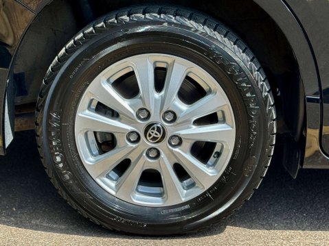 Toyota Noah Hybrid G 85