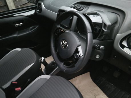 Toyota Aygo VVT-I X-PLAY ONLY 32,000 MILES FROM NEW 3