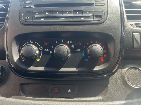Vauxhall Vivaro 1.6 Vivaro 2700 Sportive CDTi 26